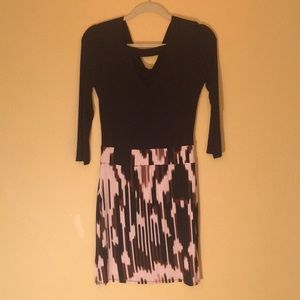 Long sleeve scoop neck dress w scoop back